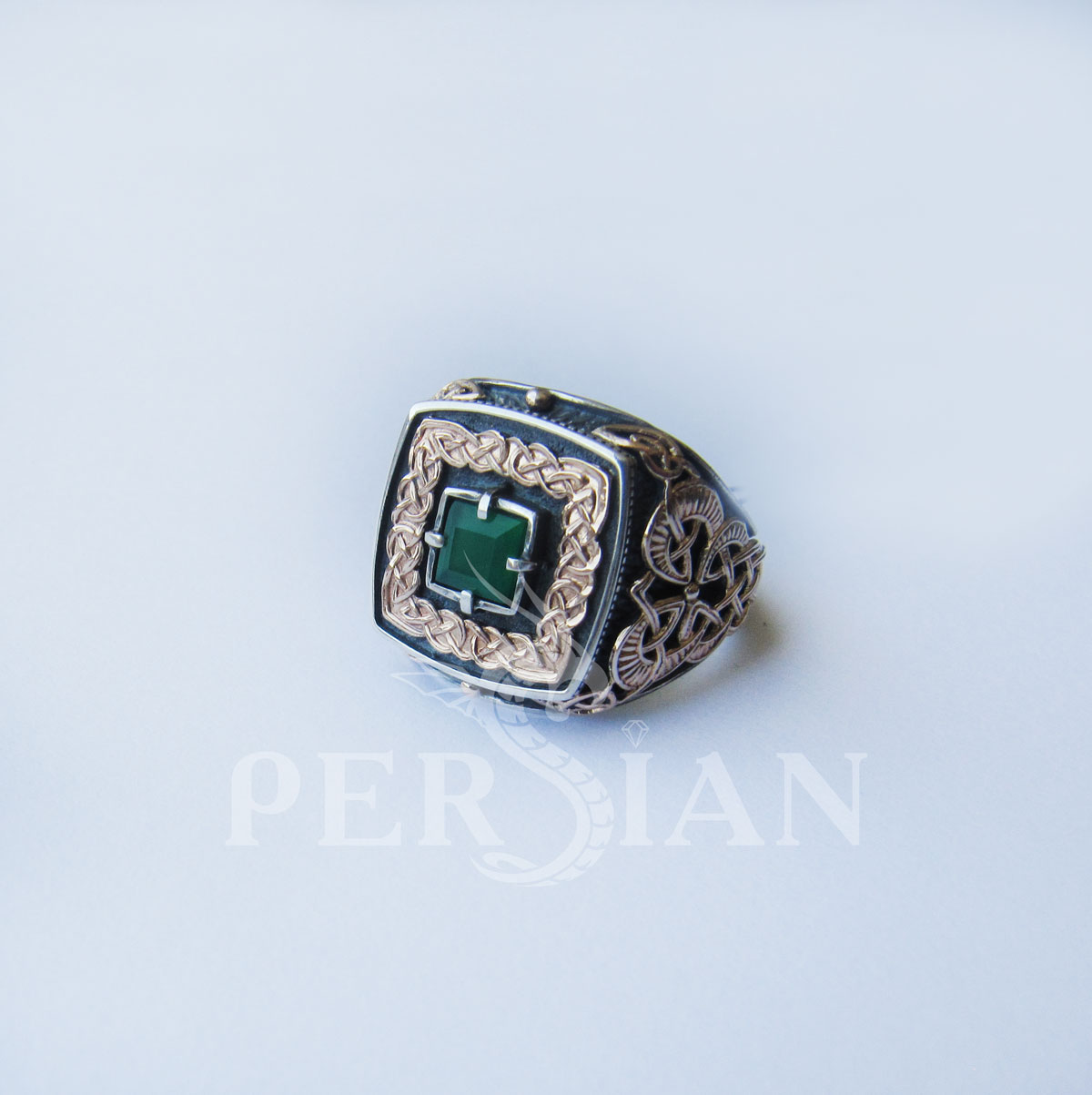 Серебряный перстень «Дар Волхвов» с зелёным агатом и золотыми накладками по бокам