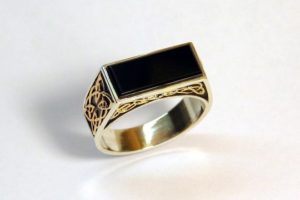 Серебряный перстень «Тайна Оникса» с золотой накладкой