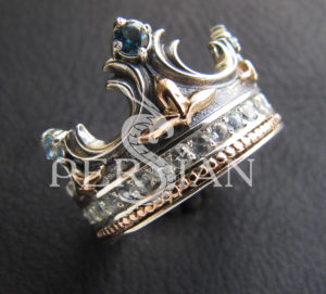Серебряное кольцо «Корона» со скай топазами