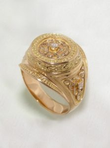 Золотой мужской перстень «Всевластный»