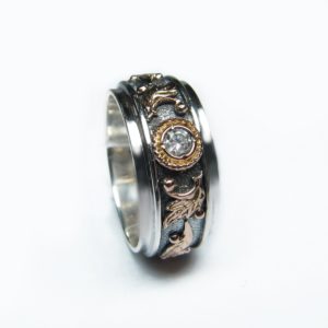 Серебряное кольцо Дафна с цирконом